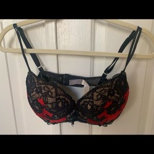Victoria’s Secret push-up bra. Size 36D